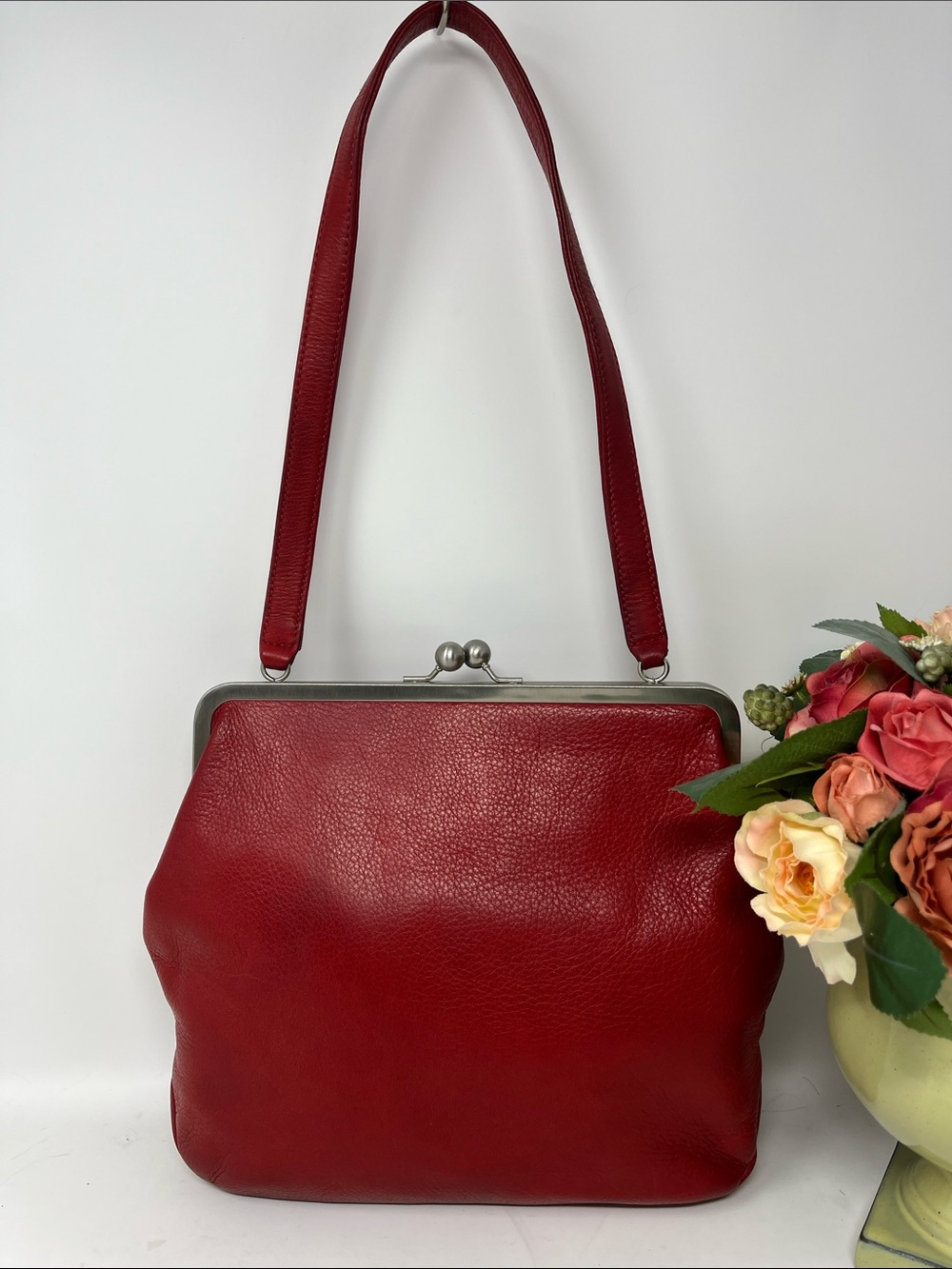 HOBO INTERNATIONAL RED PEBBLED KISSLOCK HANDBAG VINTAGE Y2K